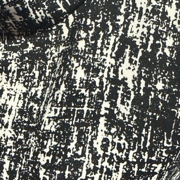 Vince Camuto Cropped Tank Top - Picture 4 of 6